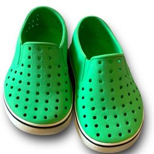 Native Toddler Green Shoes Sz 8